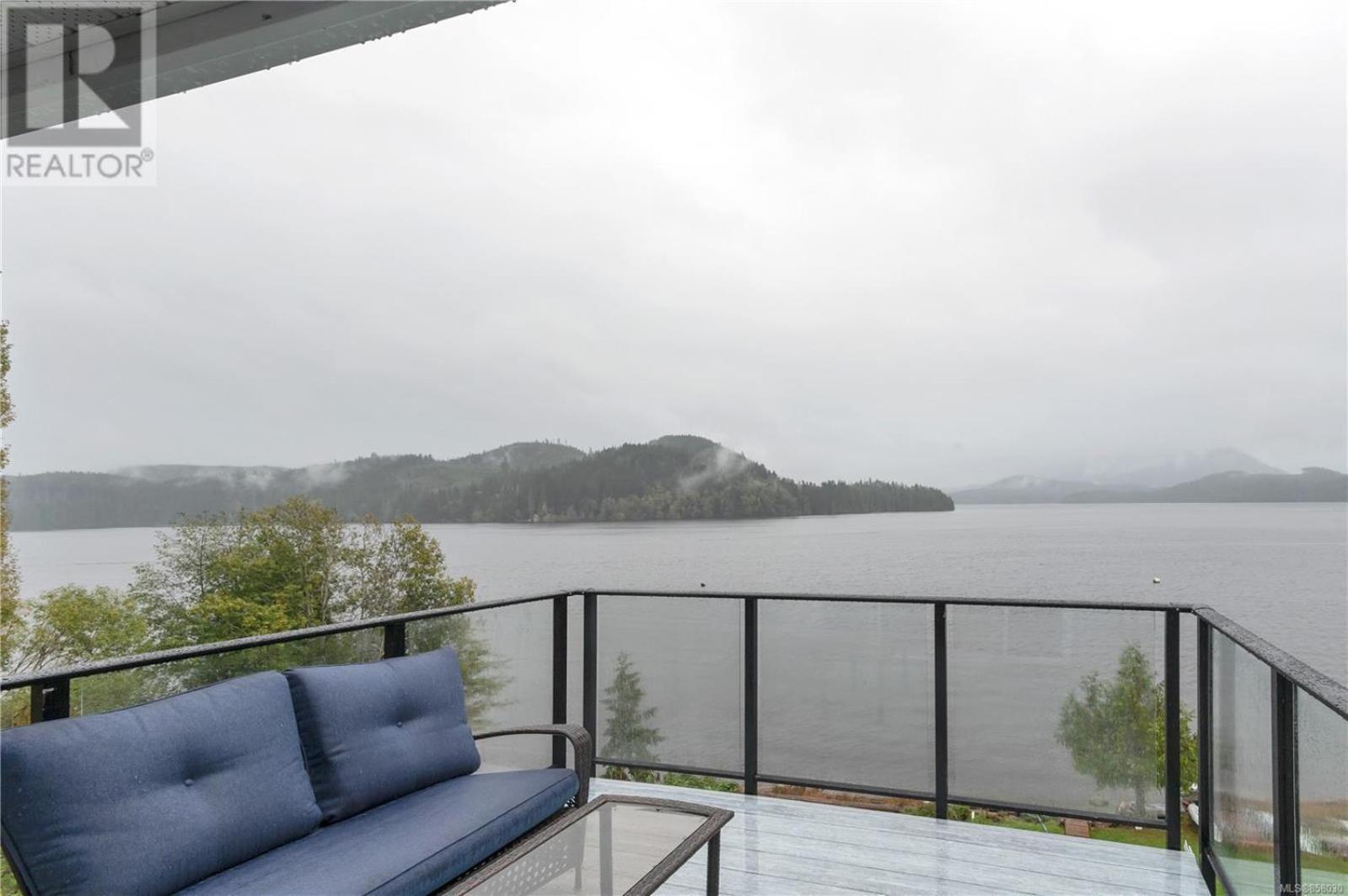 The Oceanfront Inn On Stephens Bay Coal Harbour Exterior photo