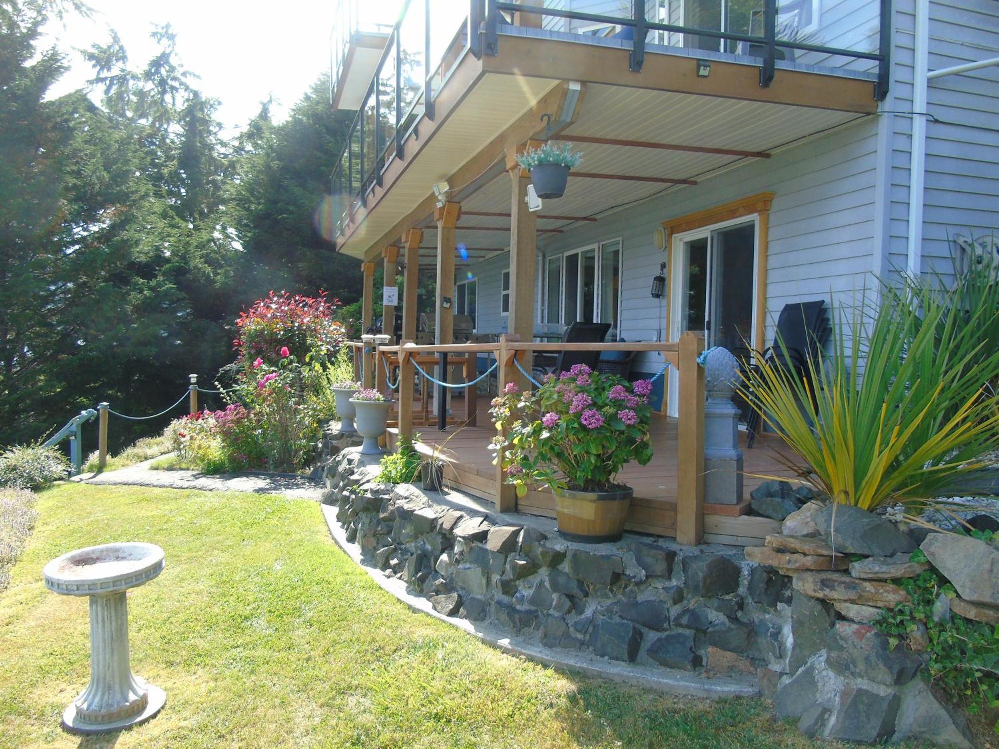 The Oceanfront Inn On Stephens Bay Coal Harbour Exterior photo